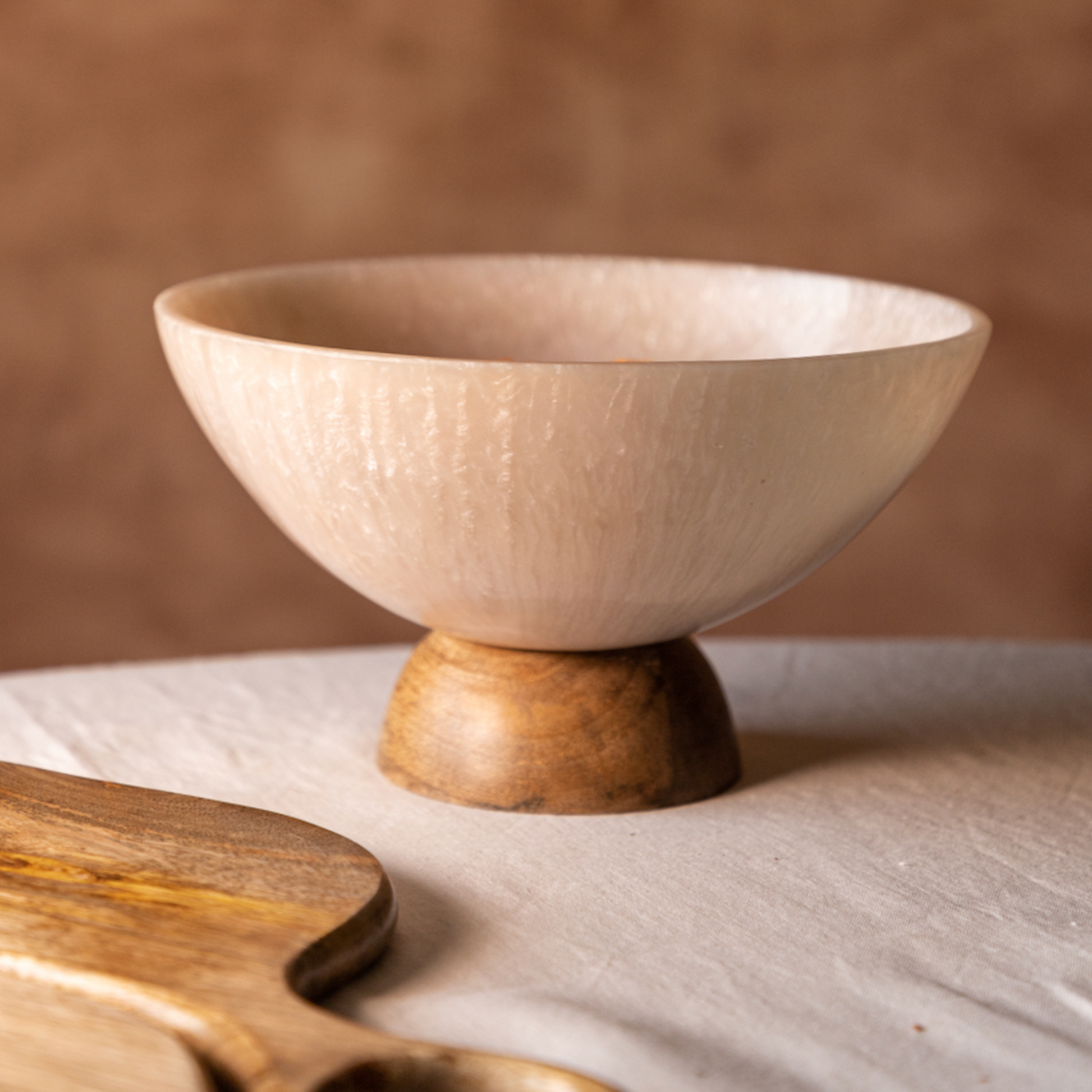 Resin Decorative Bowl with Wooden Base – Muun Home